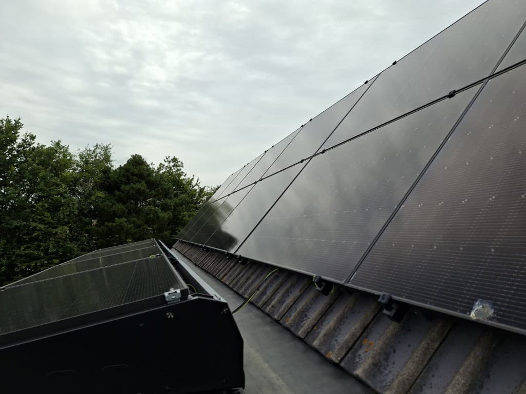 Zonnepanelen op schuin en plat dak